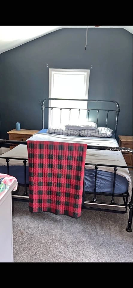 Queen size bed frame & mattress