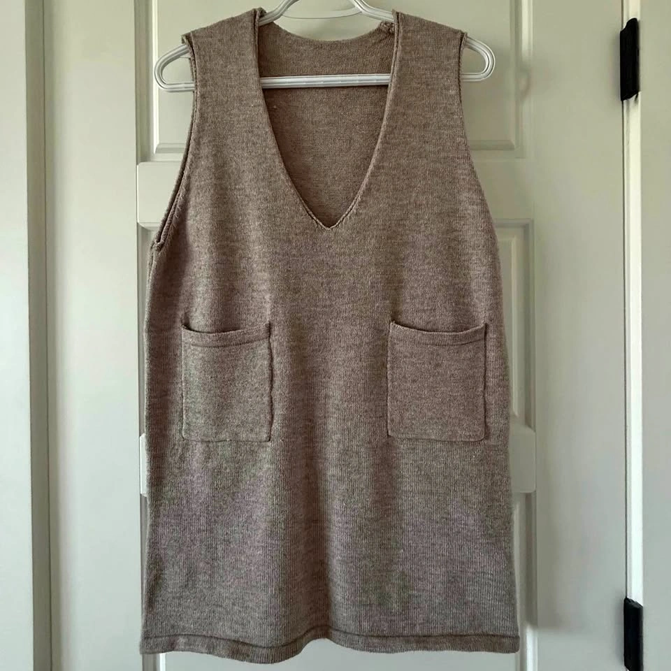 Taupe Sleeveless Knit Sweater Top – Approx. XS/S