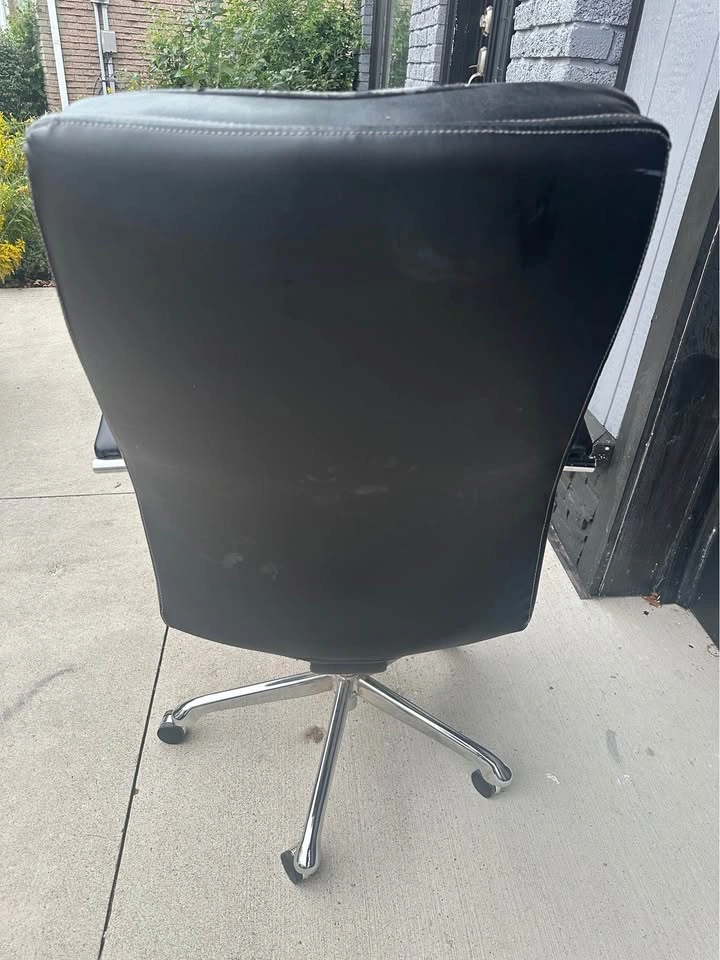 Black Leather Executive Office Chair - photo 3