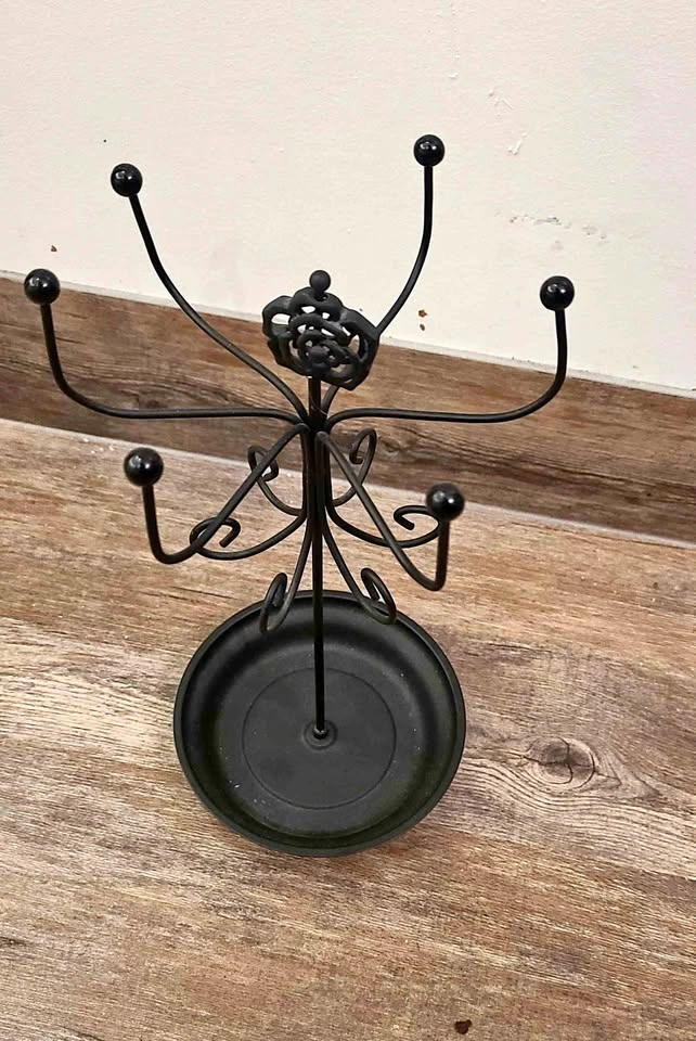 Black Metal Rose Jewelry Stand