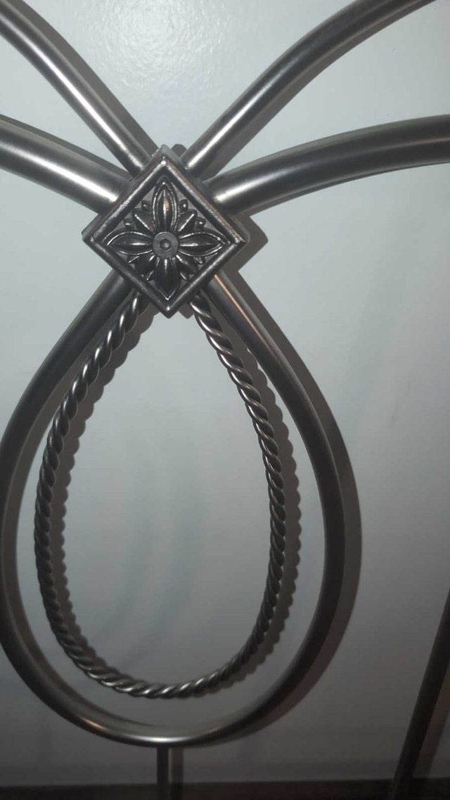 Metal queen sized headboard - photo 2