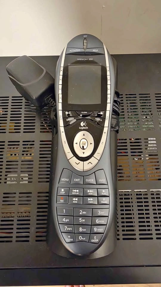 Logitech 880 Harmony universal remote