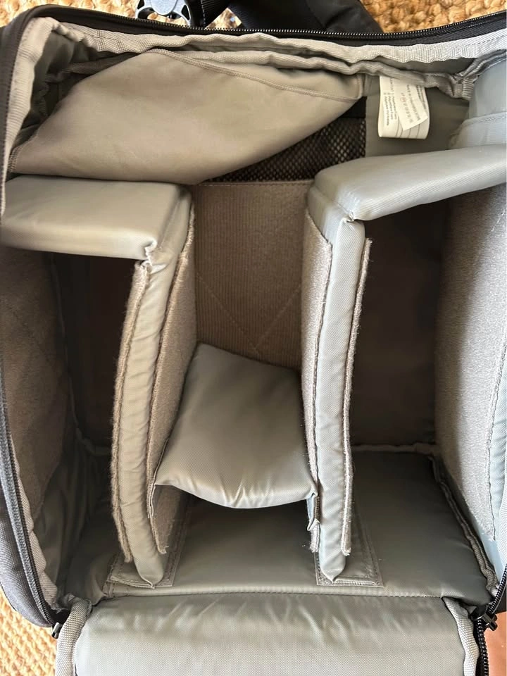 Like new Lowepro Slingshot 100 AW Camera Bag with rain cover - photo 2
