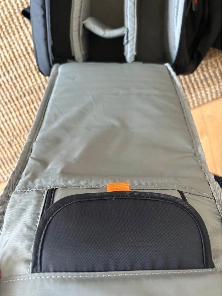 Like new Lowepro Slingshot 100 AW Camera Bag with rain cover - photo 3
