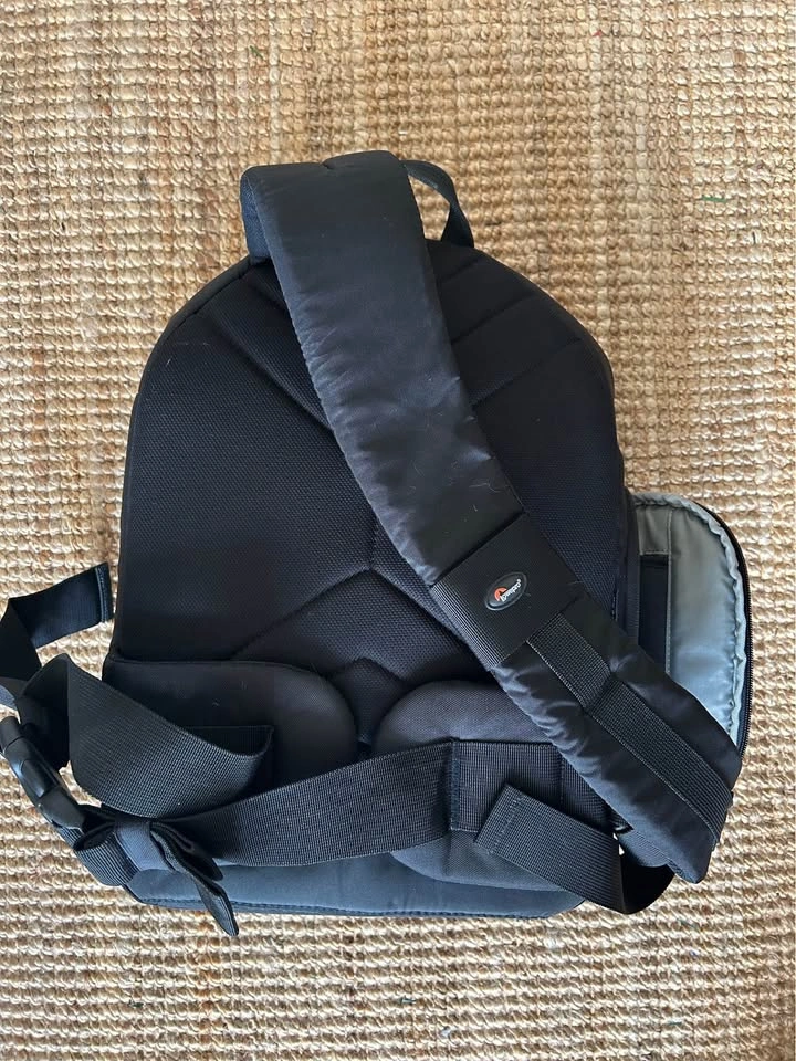Like new Lowepro Slingshot 100 AW Camera Bag with rain cover - photo 4