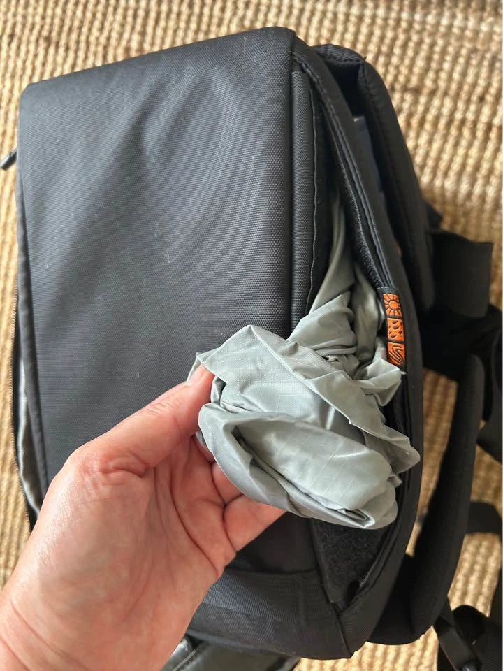 Like new Lowepro Slingshot 100 AW Camera Bag with rain cover - photo 5
