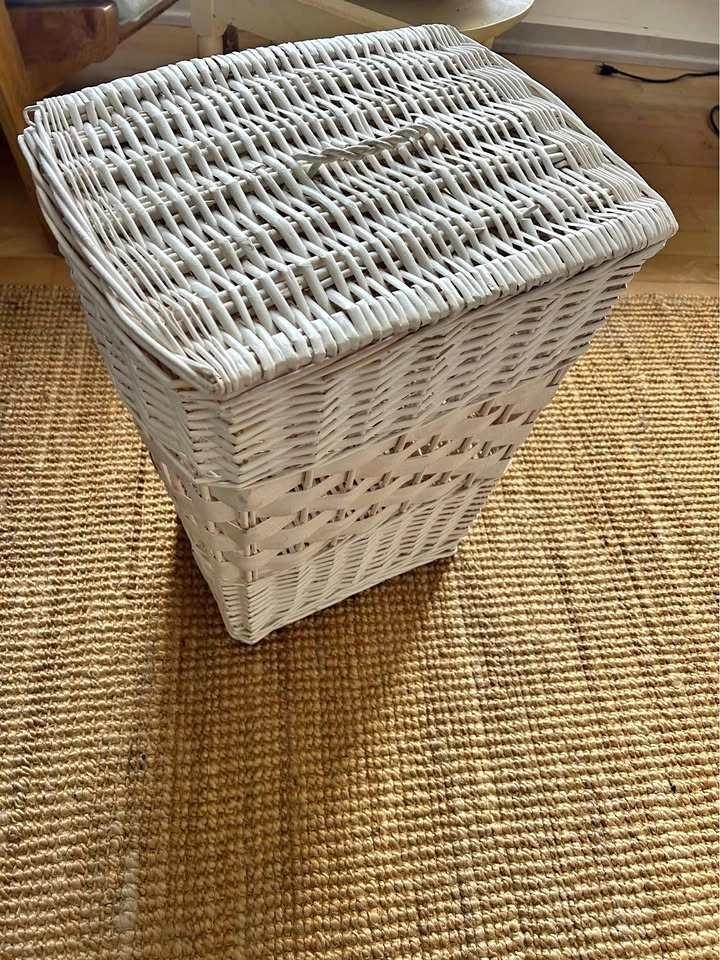 13x18x20” White Wicker Laundry Hamper with Lid