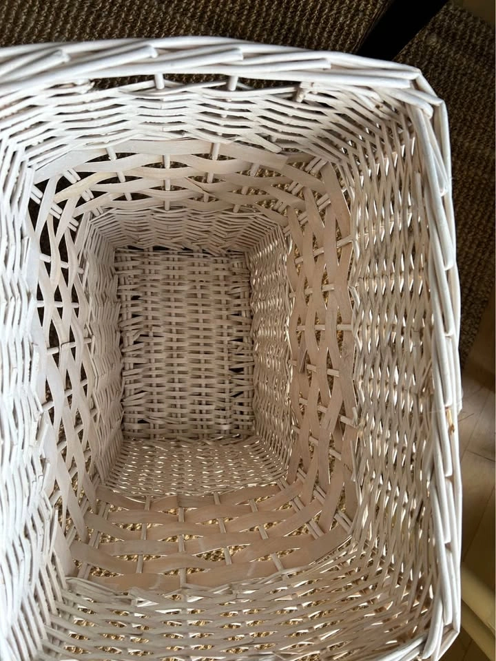 13x18x20” White Wicker Laundry Hamper with Lid - photo 2