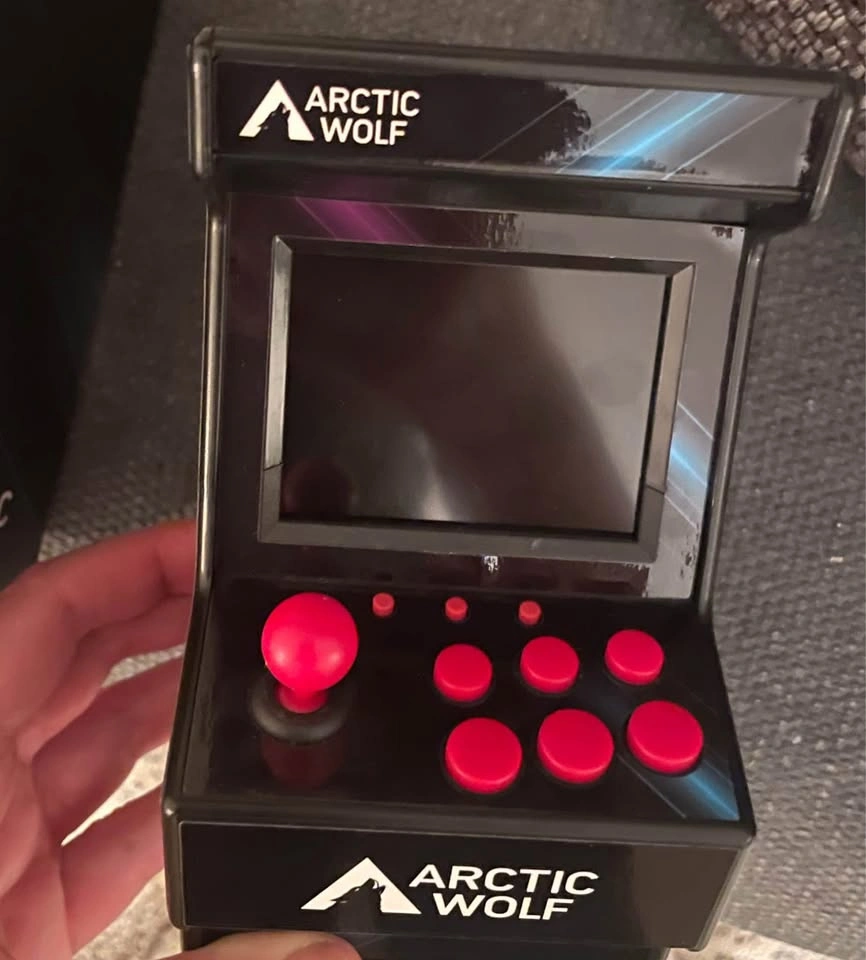Like new Artic Wolf mini arcade console with 156 16 bit games - photo 2
