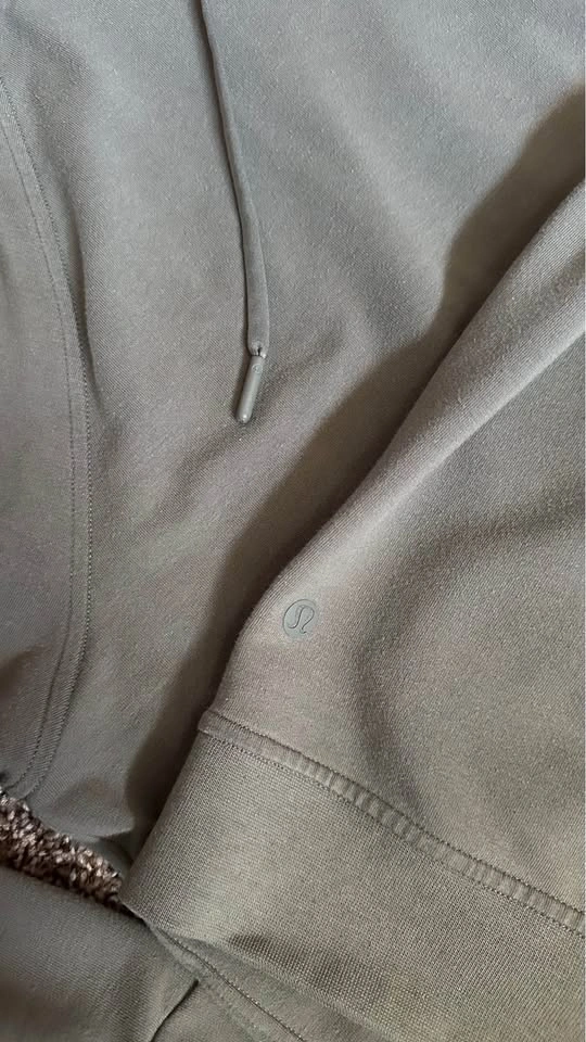 Lululemon Hoodie - photo 2