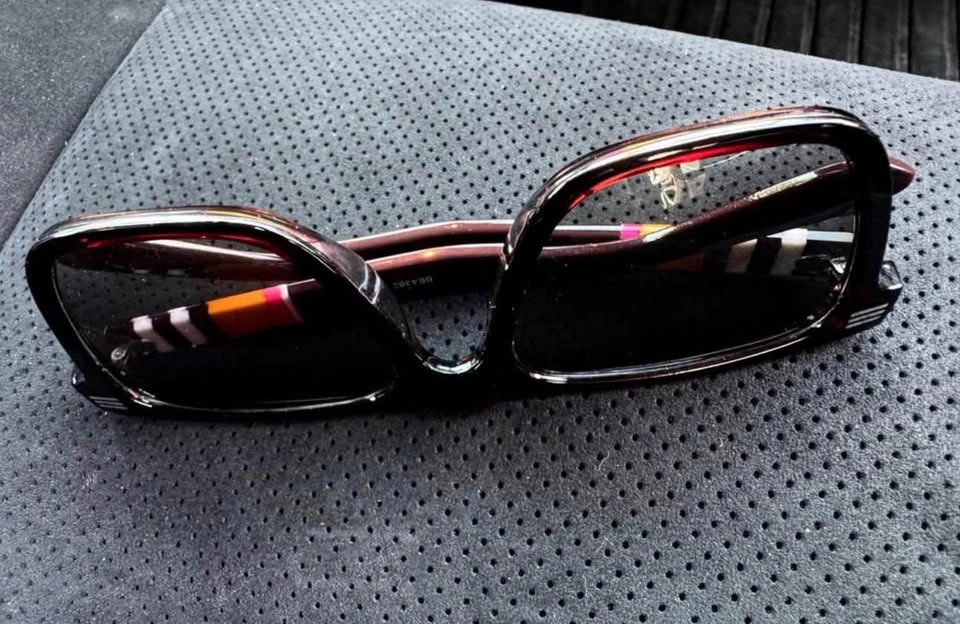 Burberry sunglasses shades unisex - photo 2