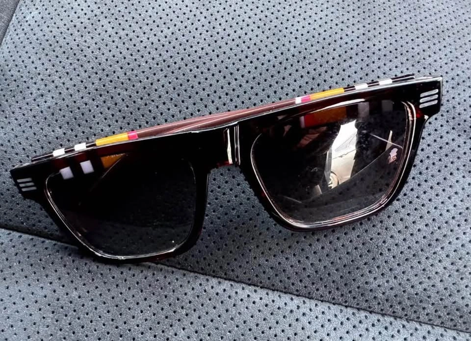 Burberry sunglasses shades unisex - photo 3