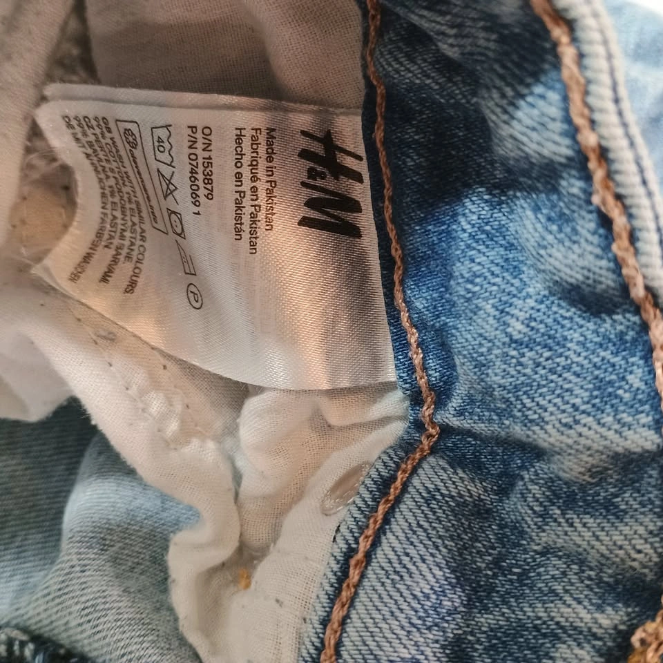 H&M Ultra High Waist Mom Jeans Distressed Light Wash Size 6 - photo 3