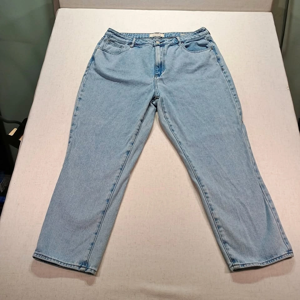 PacSun Mom Jeans Light Wash Denim Distressed High Rise Size 31