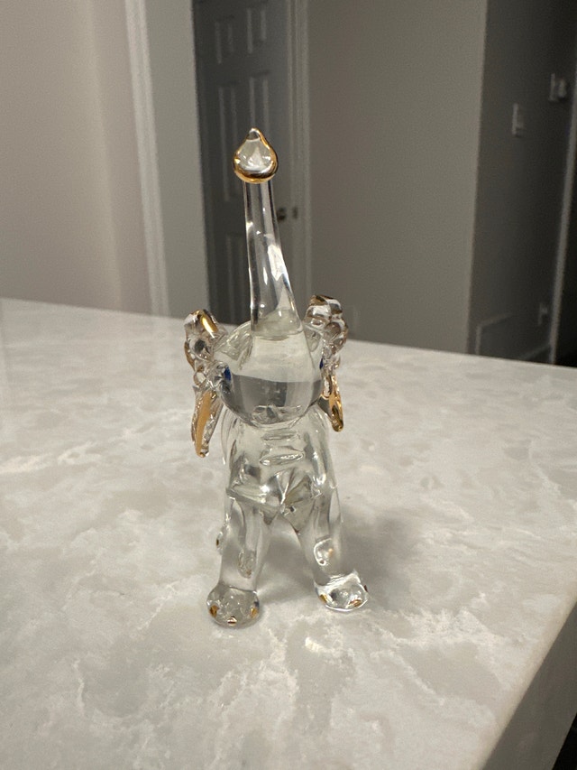 Glass Baron hand-sculpted clear glass elephant figurine - photo 3
