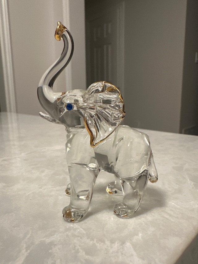 Glass Baron hand-sculpted clear glass elephant figurine - photo 4