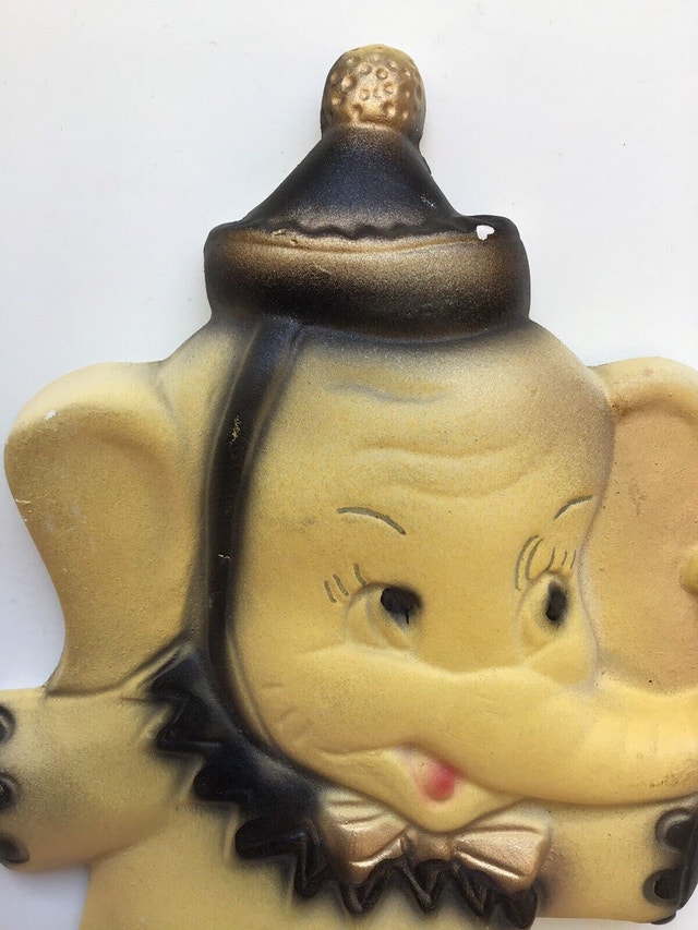 Vintage chalkware elephant wall hanging - photo 2