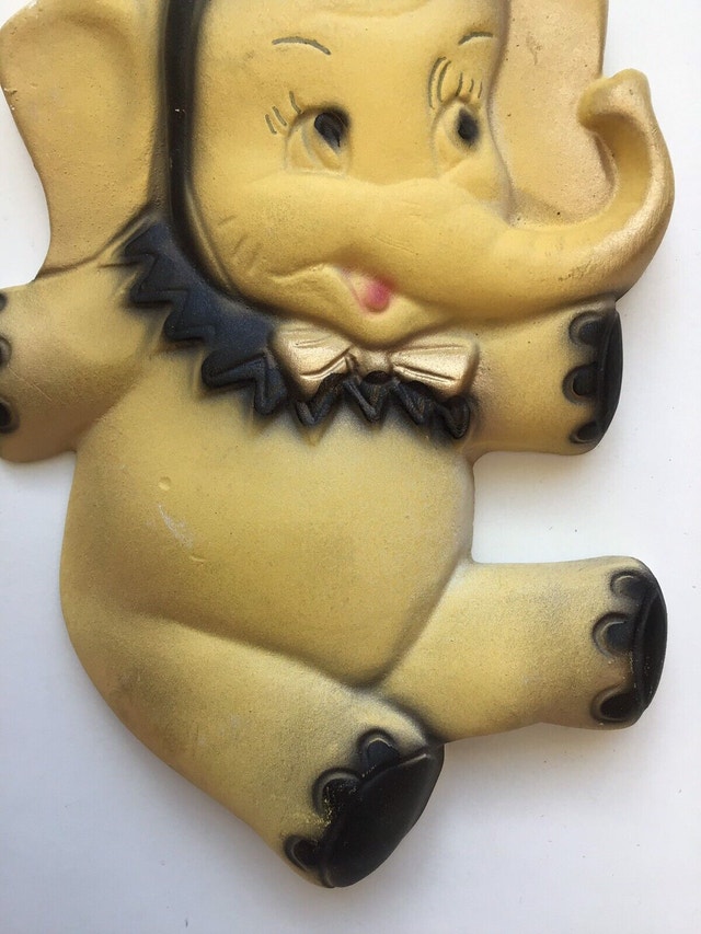 Vintage chalkware elephant wall hanging - photo 3
