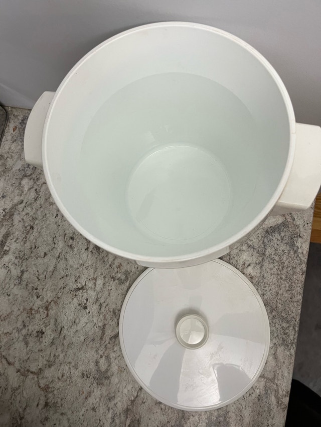 Vintage Thermo-Serv Ice Bucket - photo 2