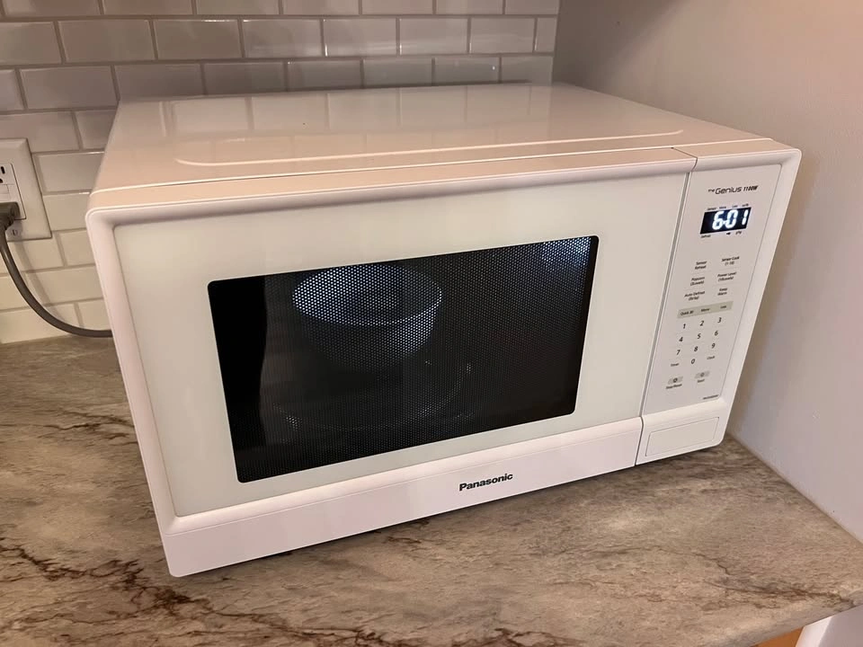 Panasonic Genius 1100W Microwave, 1.3 cu ft - photo 3