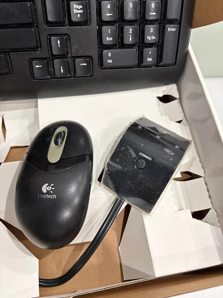 Logitech Wireless keyboard + Mouse