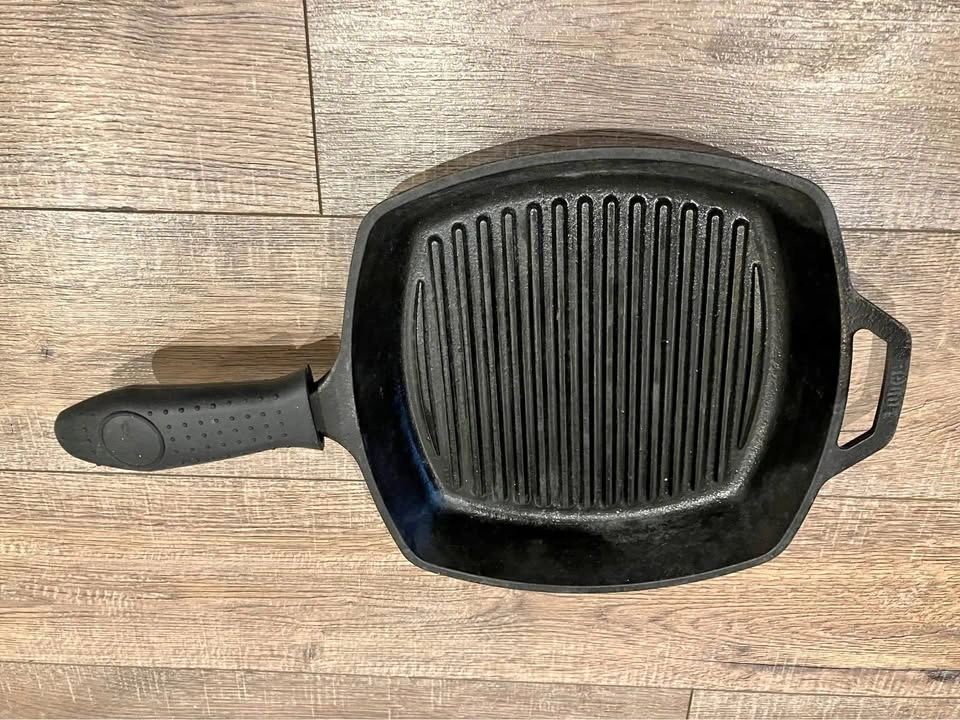 Cast iron pan 10”