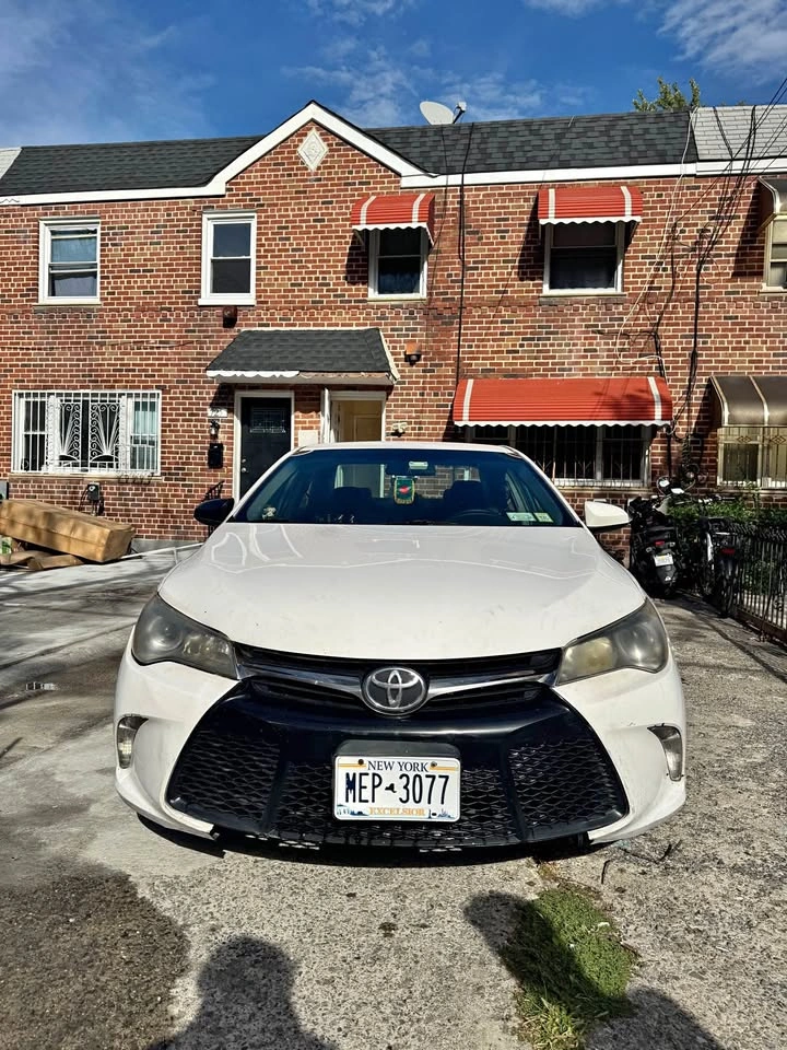 2017 Toyota Camry SE Sedan 4D