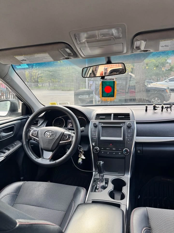 2017 Toyota Camry SE Sedan 4D - photo 3