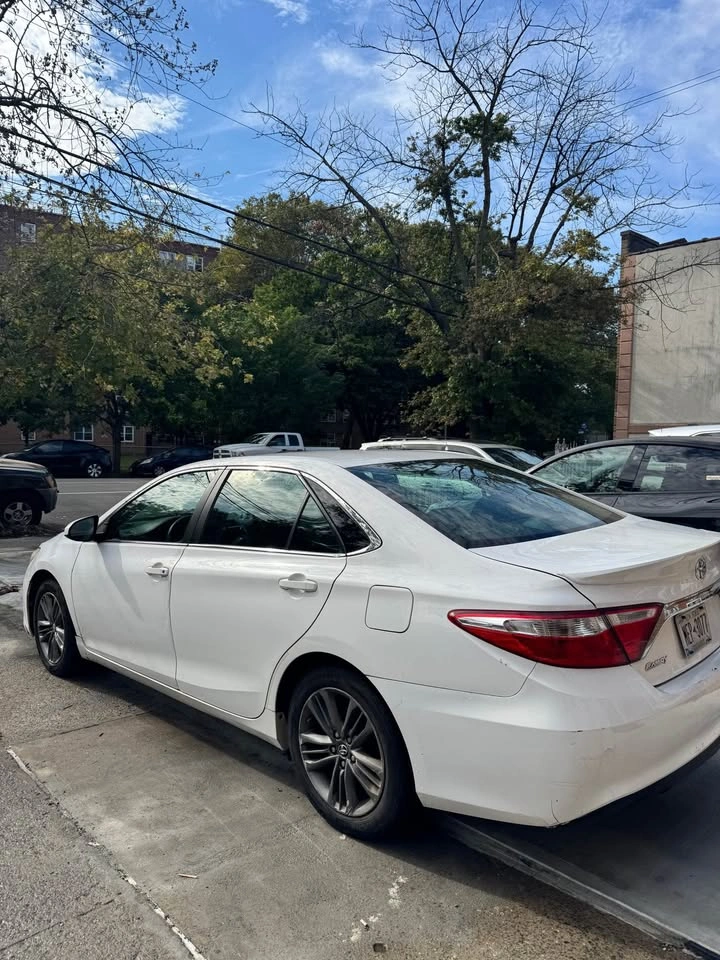 2017 Toyota Camry SE Sedan 4D - photo 4