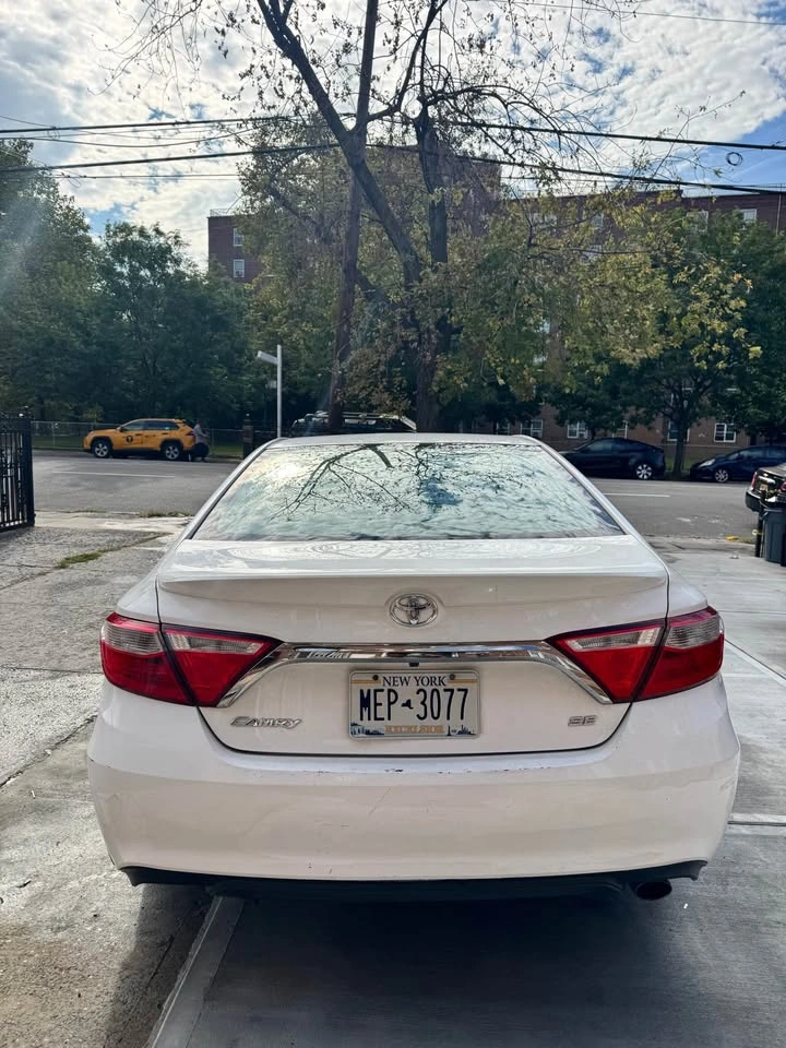 2017 Toyota Camry SE Sedan 4D - photo 5