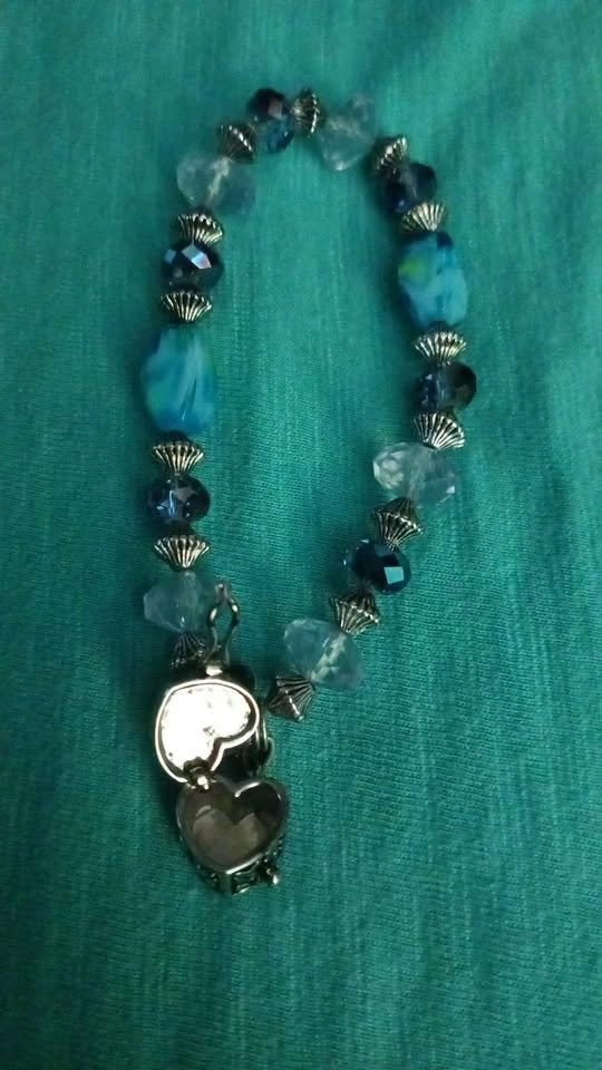 Aqua and blue stretch bracelet with metal prayer heart box - photo 2