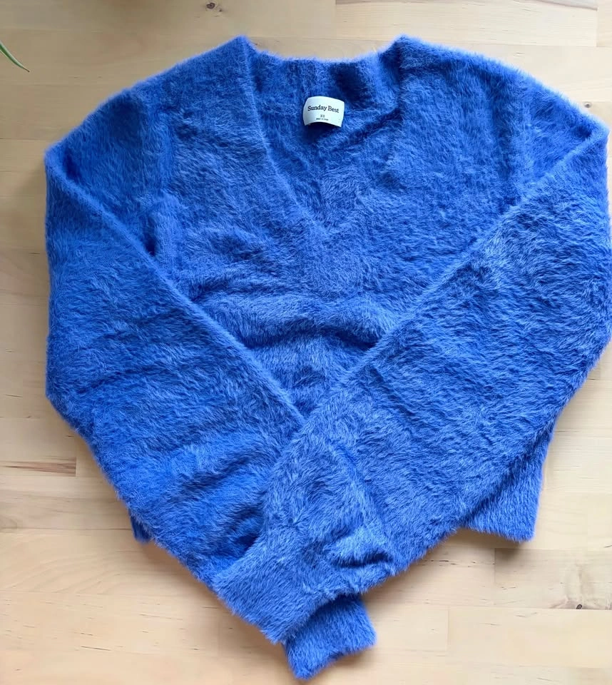 Aritizia Fluffy Sweater XS