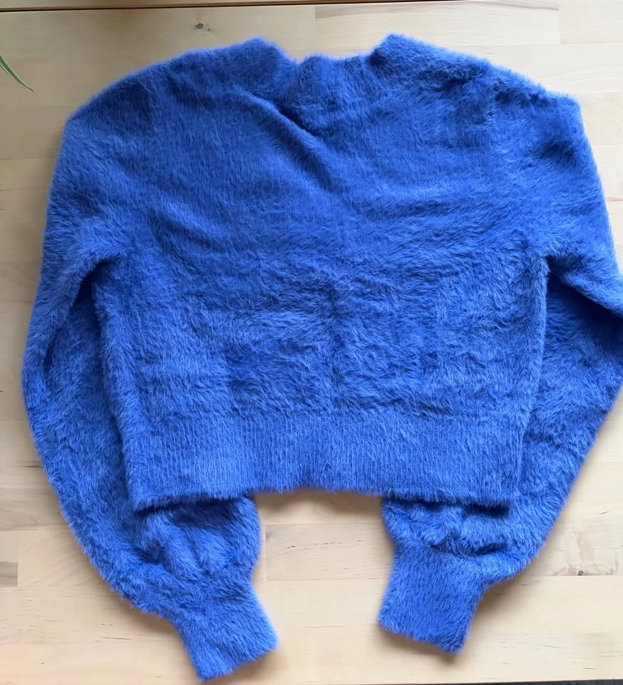 Aritizia Fluffy Sweater XS - photo 2