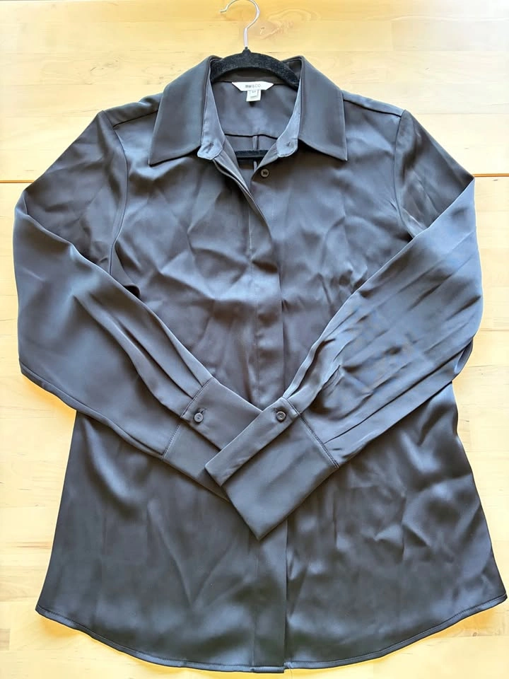 RW & Co Silky Button-up