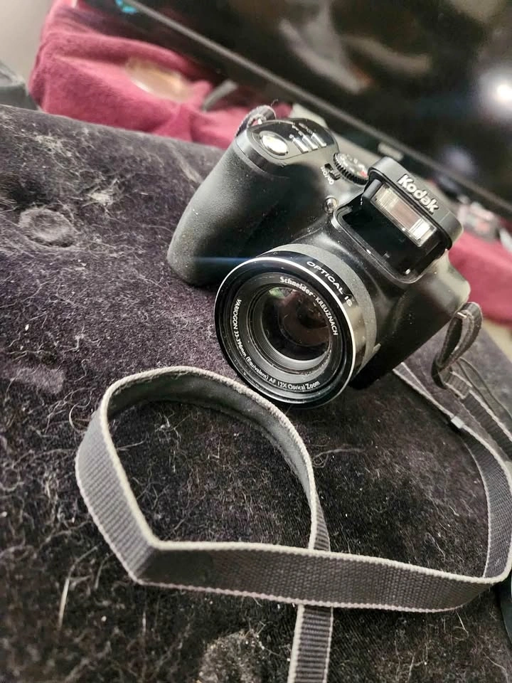 Kodak EasyShare Z1012 10.1MP IS Digital Camera