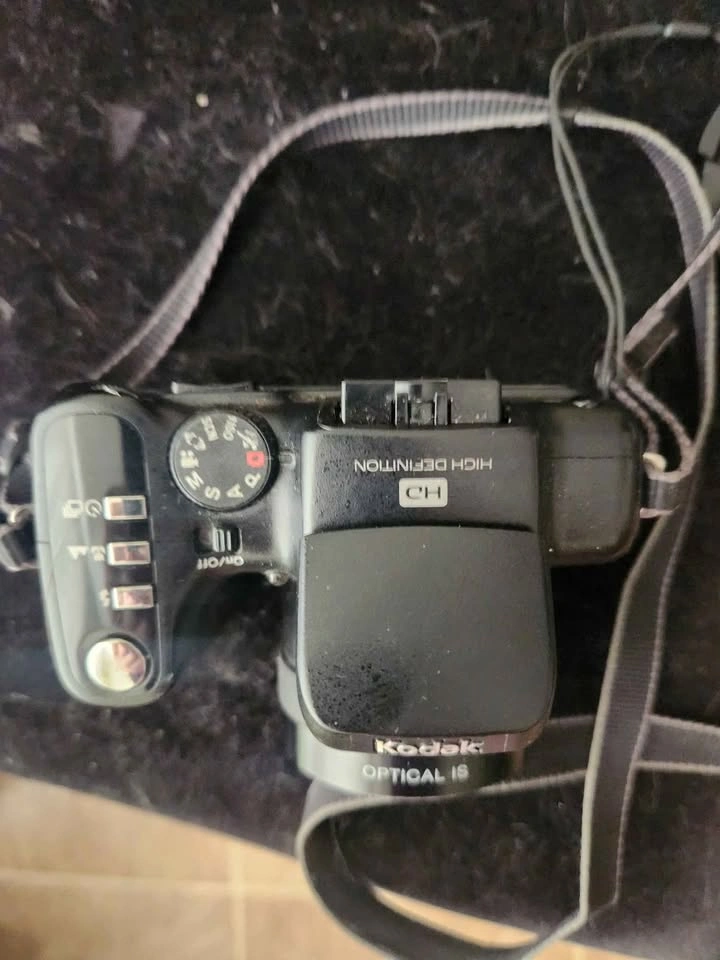Kodak EasyShare Z1012 10.1MP IS Digital Camera - photo 2