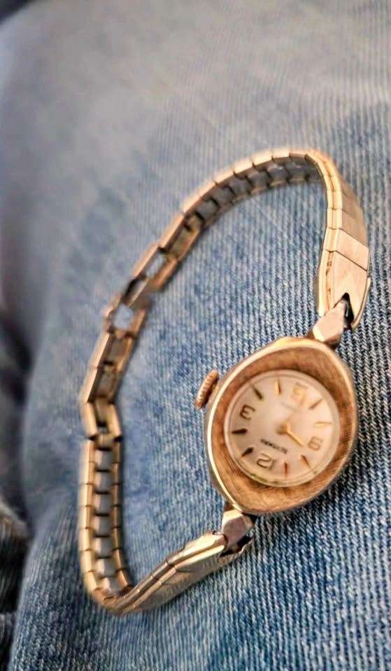Vintage Bertmar Incabloc 17 Jewel Ladies Watch 10k Rolled Gold