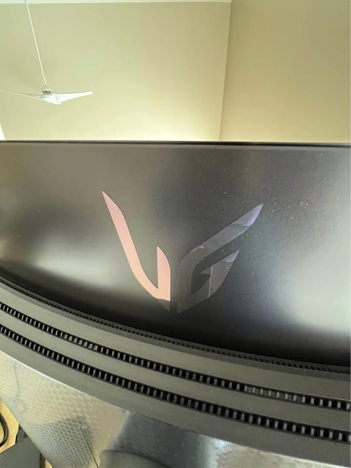 LG UltraGear 45” OLED 240Hz Curved Ultrawide Gaming Monitor - photo 5