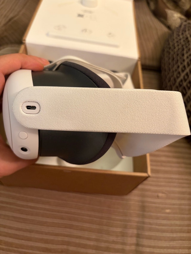 Meta Quest 3 512GB VR Headset - photo 3