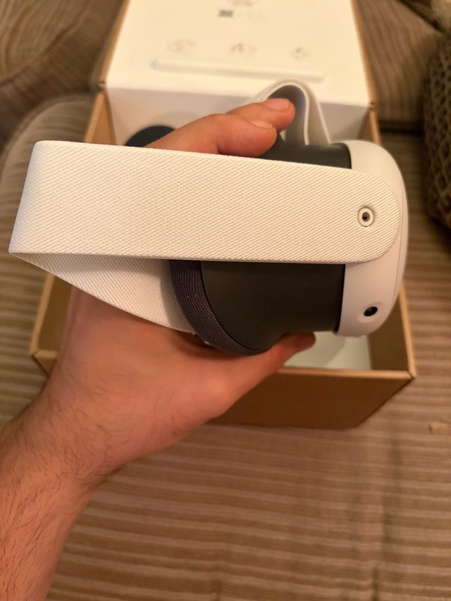 Meta Quest 3 512GB VR Headset - photo 4