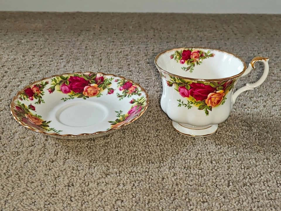 Vintage Tea Cup and Saucer Set - Royal Albert Old Country Roses