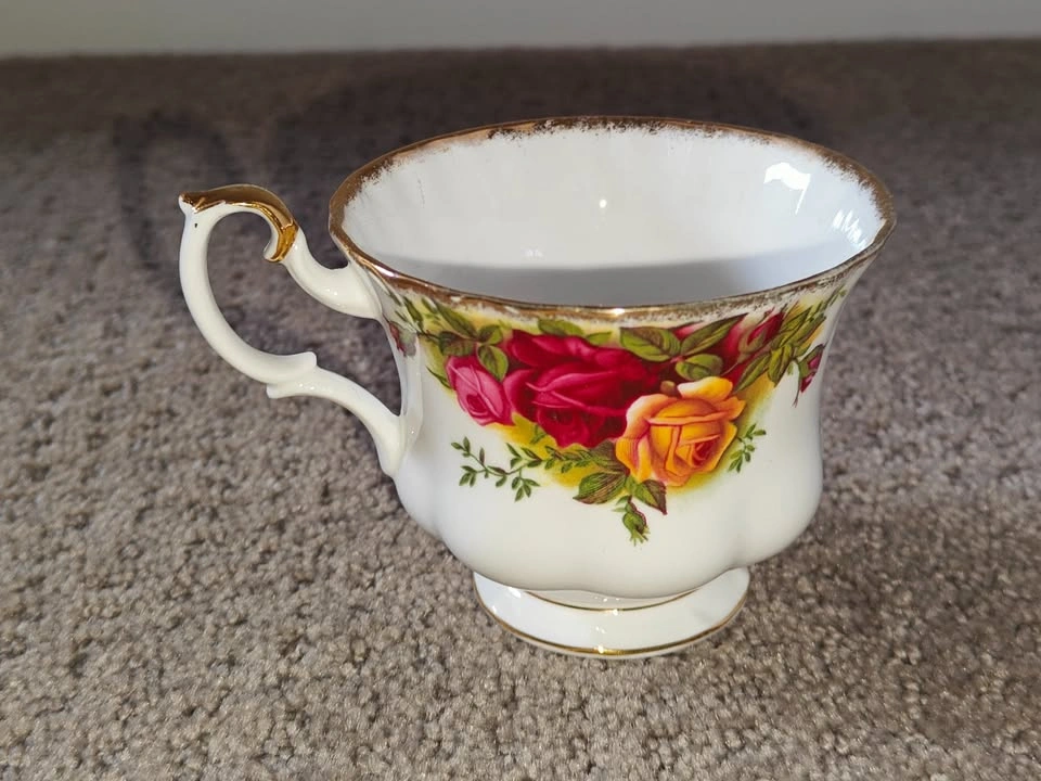 Vintage Tea Cup and Saucer Set - Royal Albert Old Country Roses - photo 5