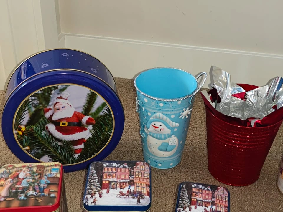 10 Christmas Decorative Gift Storage Tin Can Containers Santa - photo 2