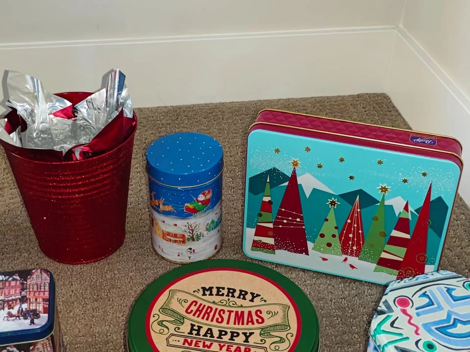 10 Christmas Decorative Gift Storage Tin Can Containers Santa - photo 3