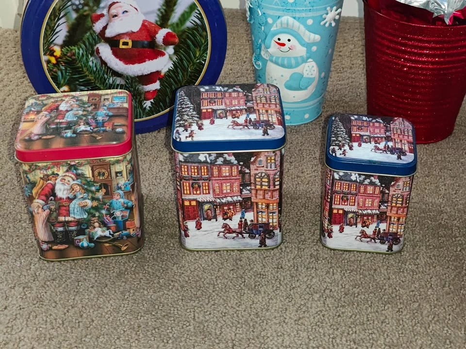 10 Christmas Decorative Gift Storage Tin Can Containers Santa - photo 4
