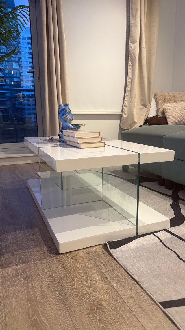 Barely used - Saturn Rectangular Coffee Table - photo 2
