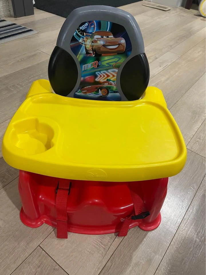 Disney Pixar Cars Lightning McQueen Booster Seat - photo 2