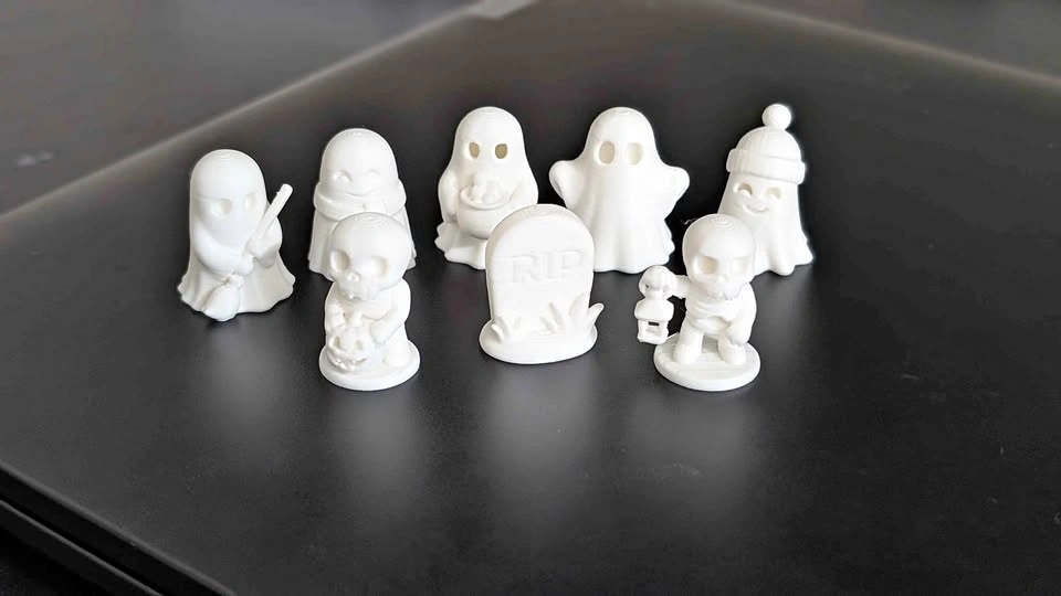 Halloween Decorations: Tiny Halloween Figurines Set