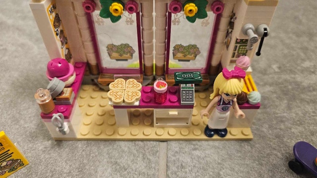 LEGO Friends 41426 Heartlake City Park Café - photo 4