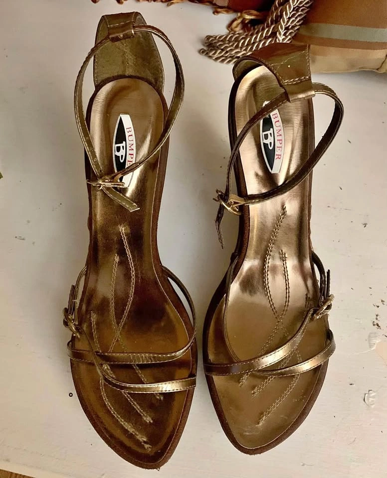 Beautiful Bedazzled Bronze Dress Shoes 👠